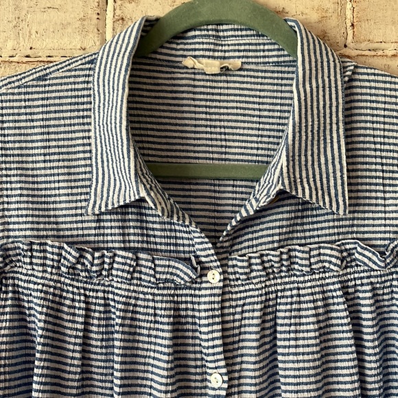 June and delancey cold shoulder blue/white striped button down. Size XL. EUC - Picture 3 of 8